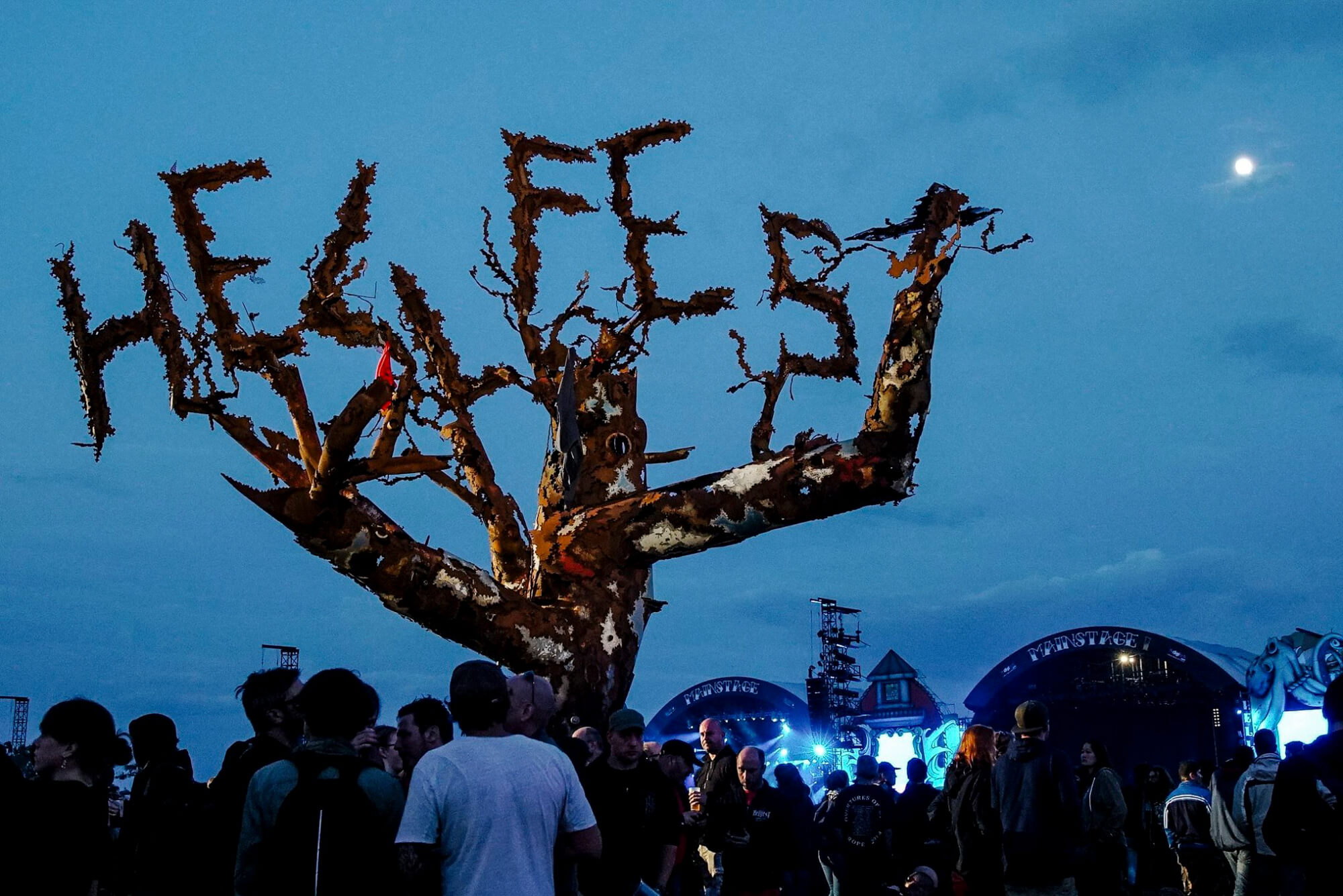 hellfest tree at night